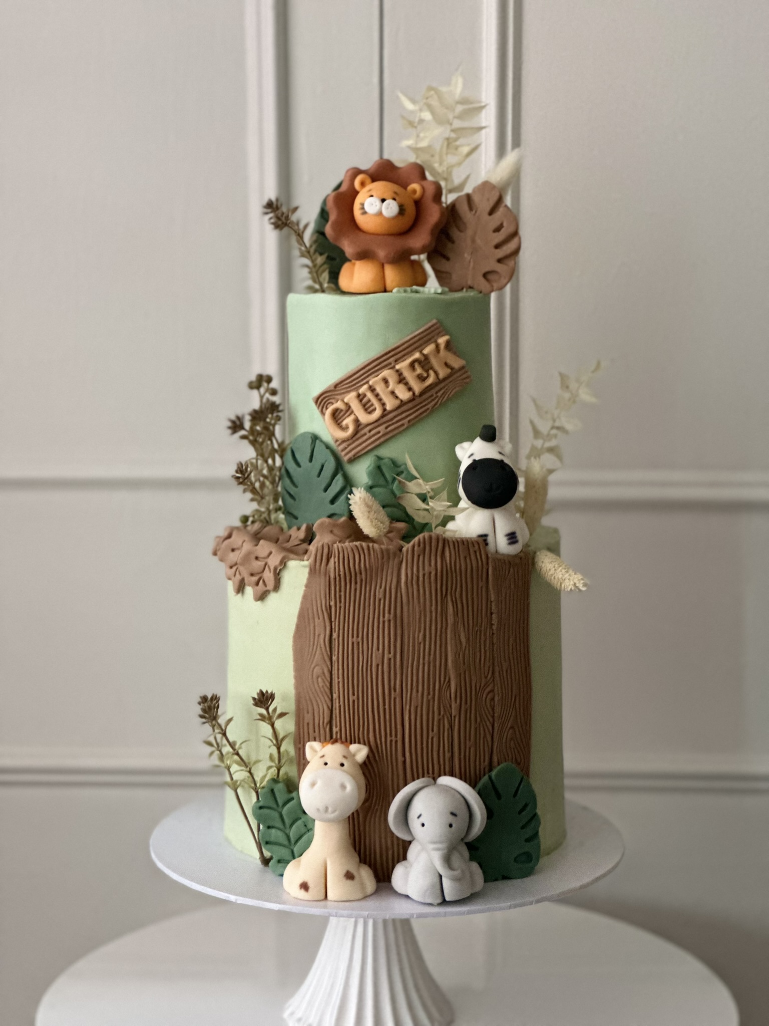Gurek safari jungle green birthday cake