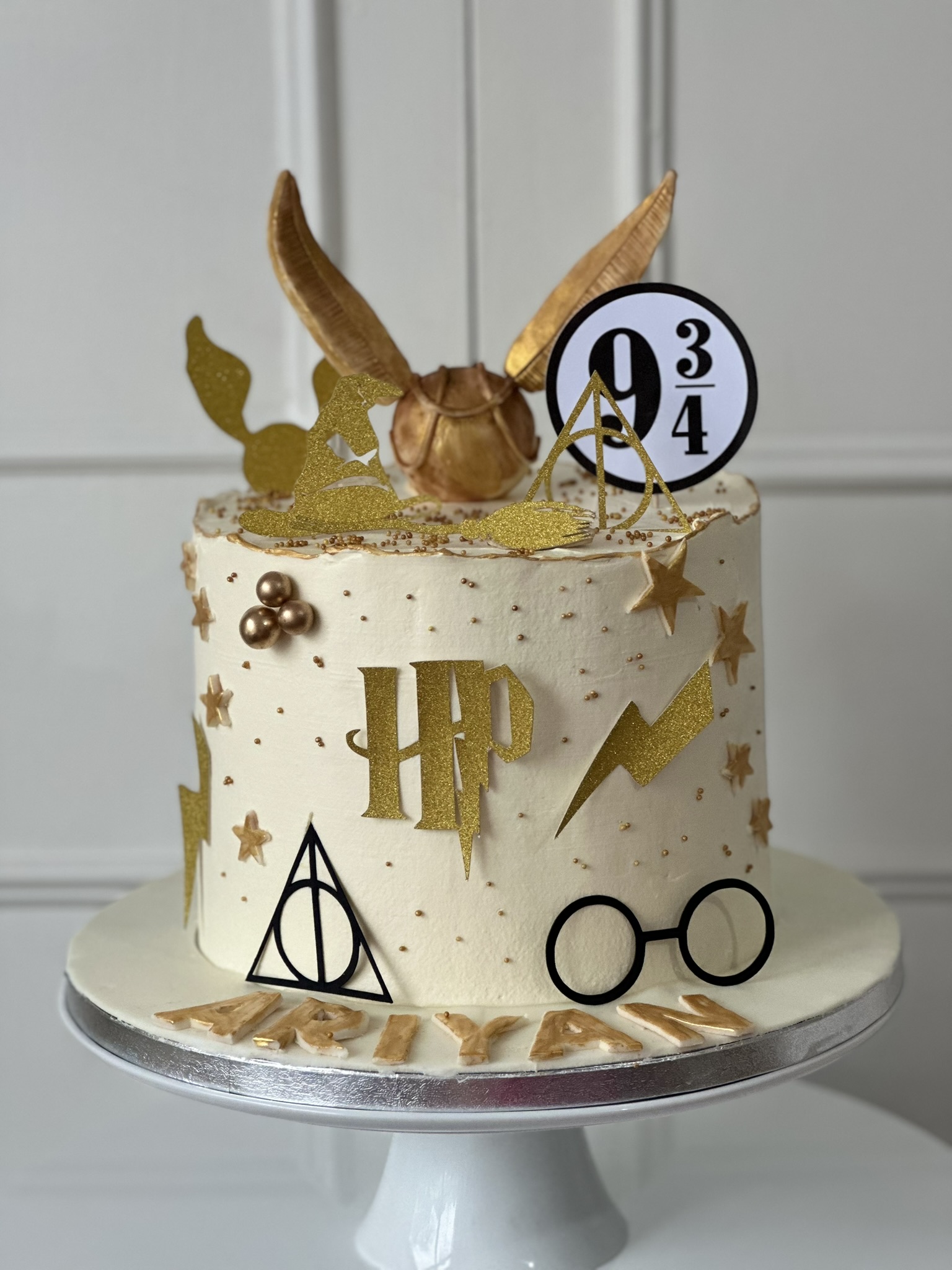 Ariyan Harry Potter gold birthday cake