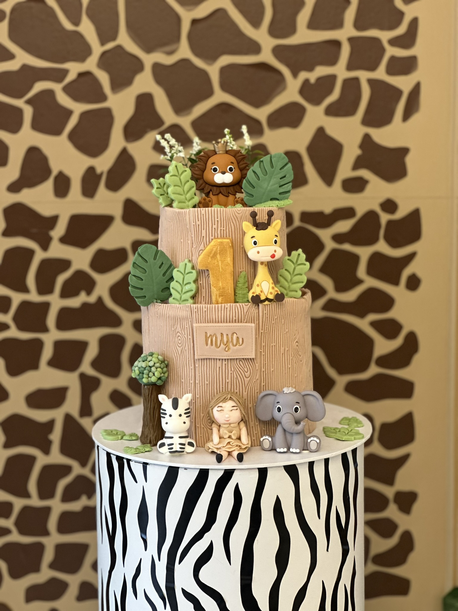 Mya 1st birthday safari jungle cake