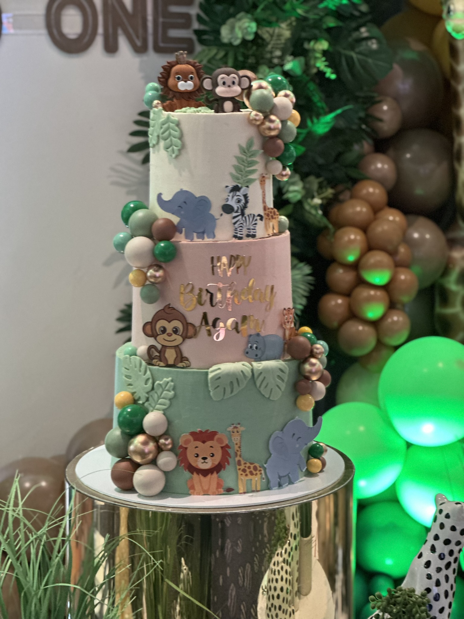 Safari jungle birthday cake with Happy Birthday Agan