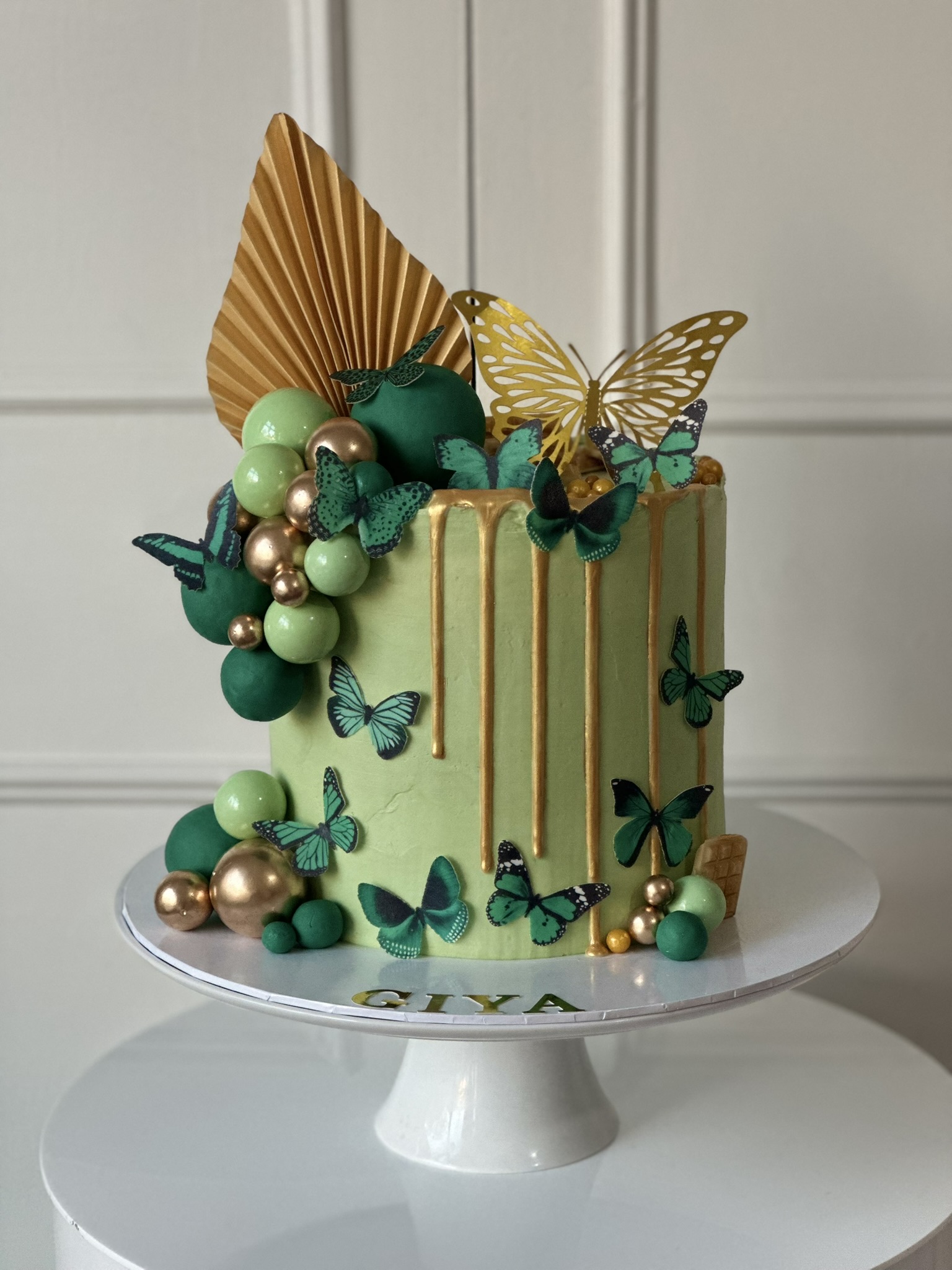 Giya green butterfly drip birthday cake