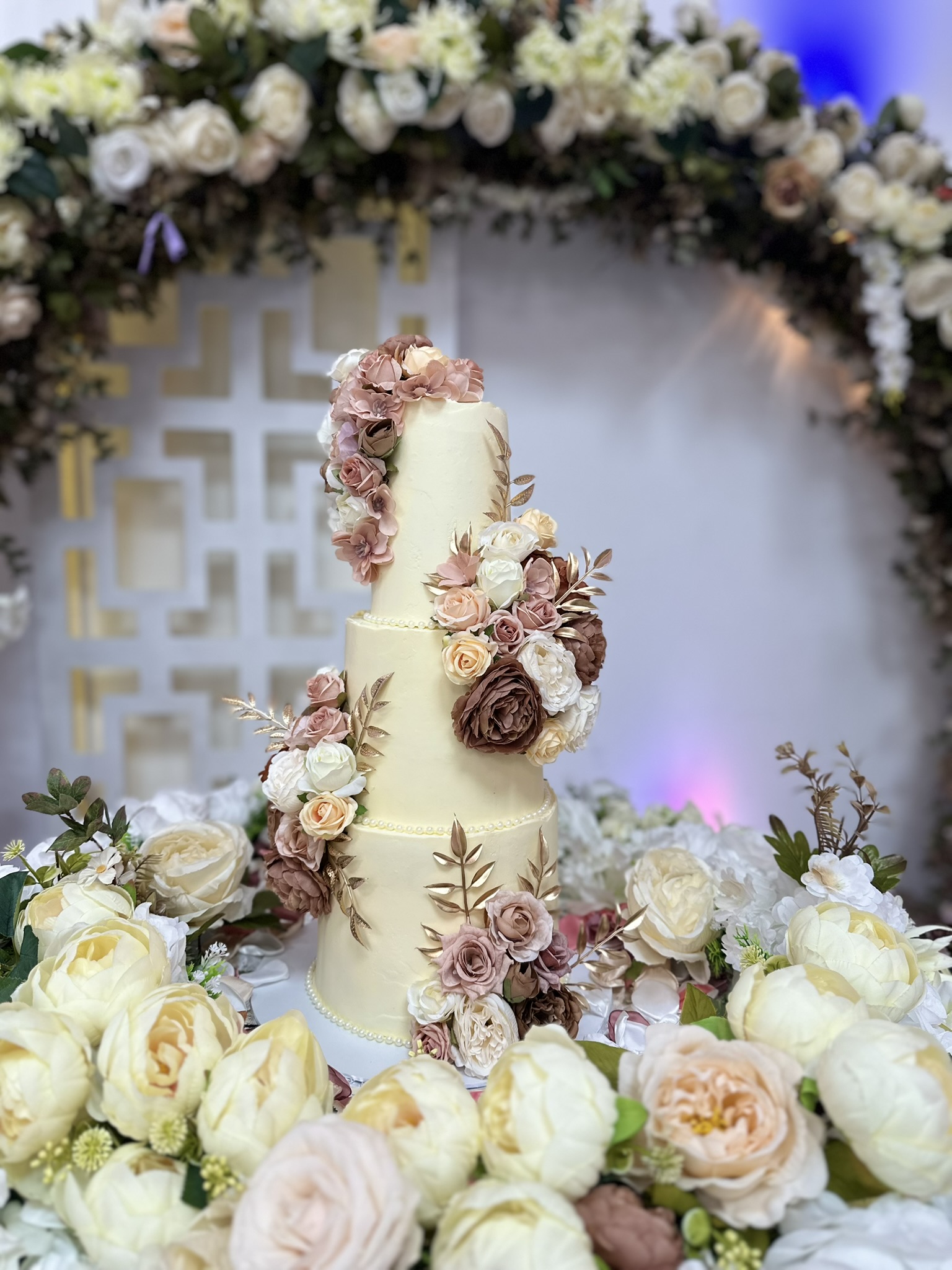 4 tier ivory wedding cake with cascading pink roses